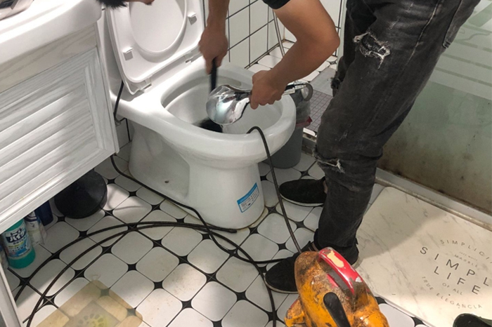 盘山马桶堵塞自己疏通还是找师傅?专业上门服务让你省时更省心