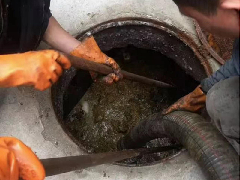 盘山清理化粪池时如何避免沼气的危害?